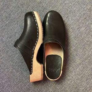 Gently worn Lotta from Stockholm clogs, black leather